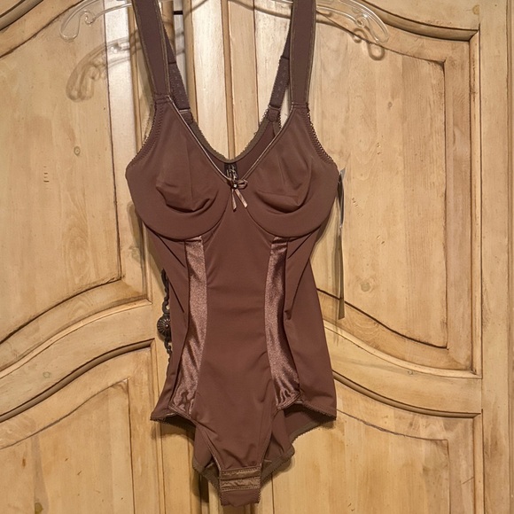 Marilyn Monroe Brown Chemise - Picture 1 of 9